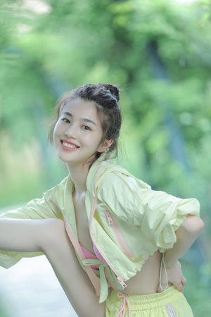 亚洲极品办公室黑丝一区