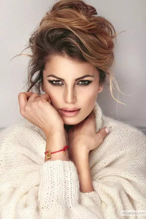 校花同桌叫我帮她揉下面